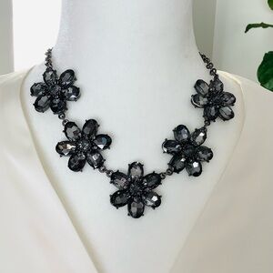 Black Floral Crystal Statement Necklace 🌼🖤